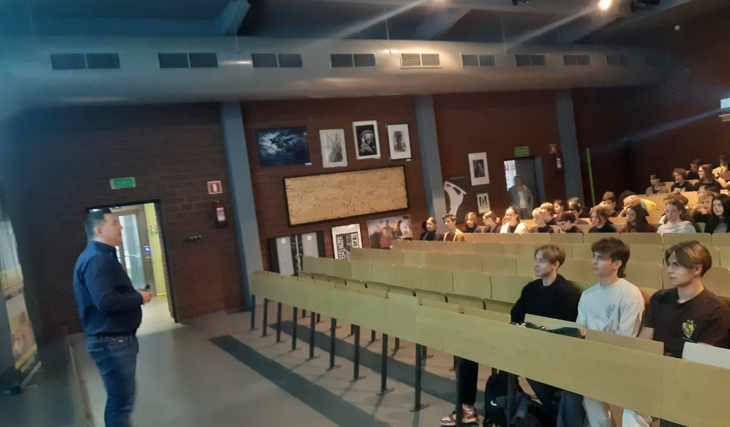 Wykład na temat cyberbezpieczeństwa w ALO