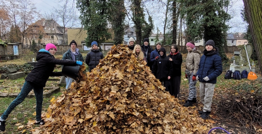 Porządki na Cmentarzu Hutniczym 